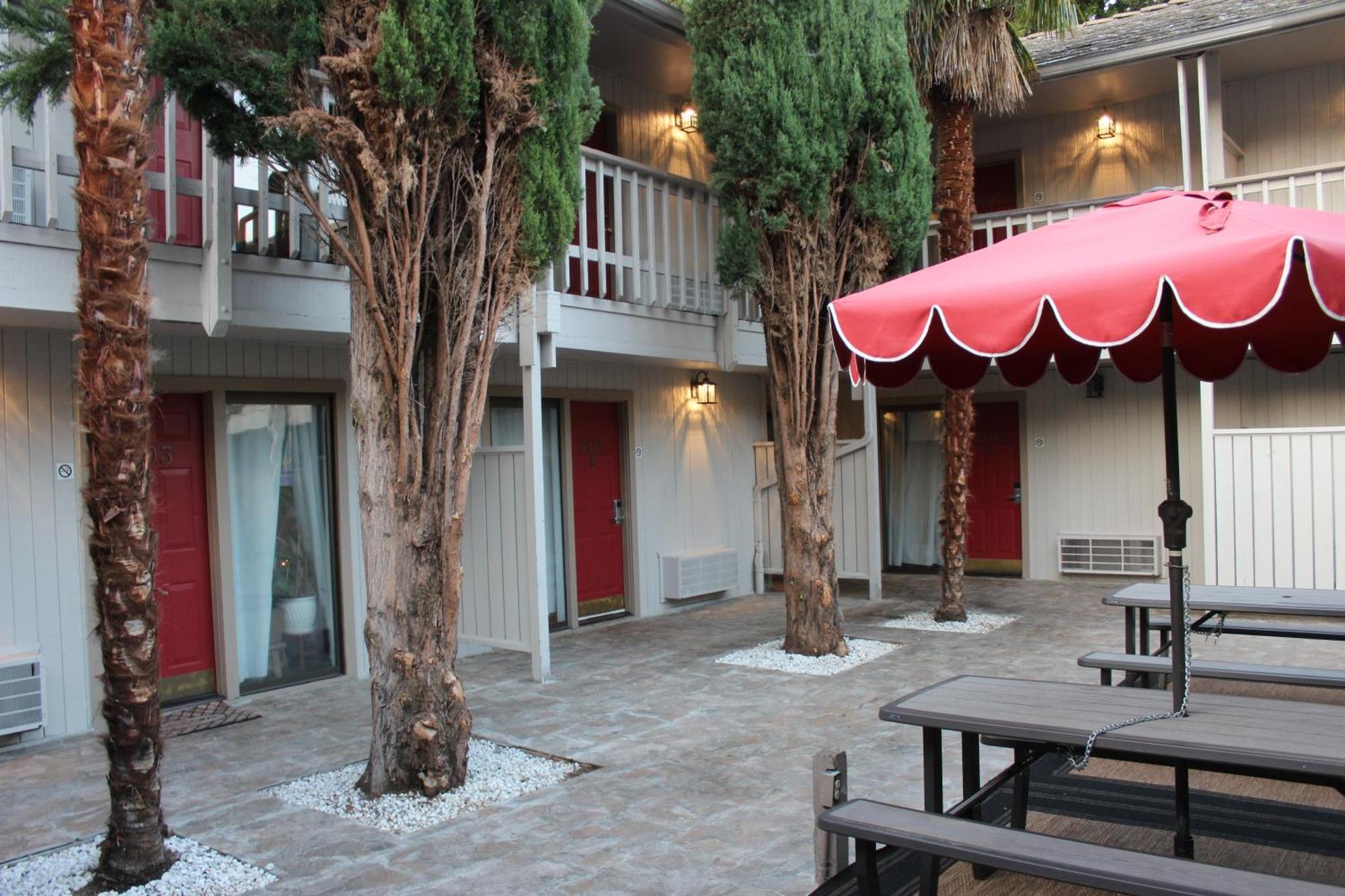 Cedarwood Of Motel