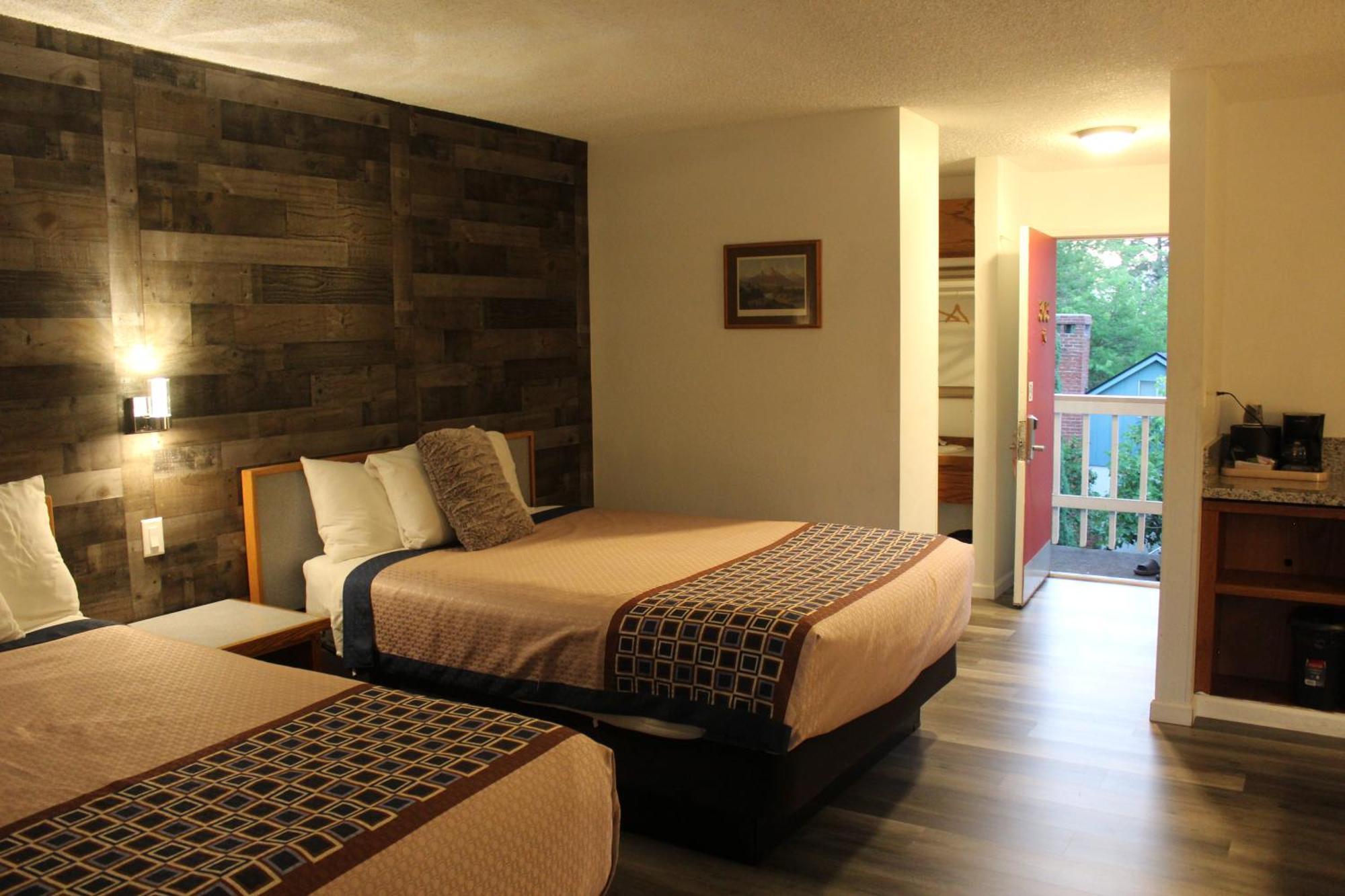 Cedarwood Of 2* Ashland